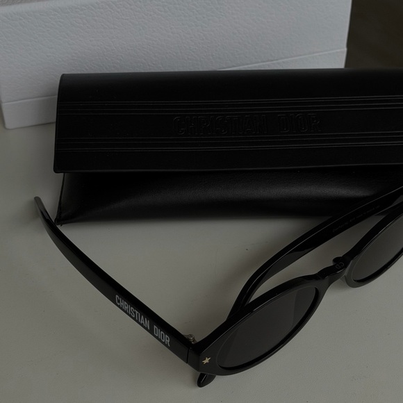 Dior DiorPacific R1I Sunglasses Oval
New - Picture 8 of 9